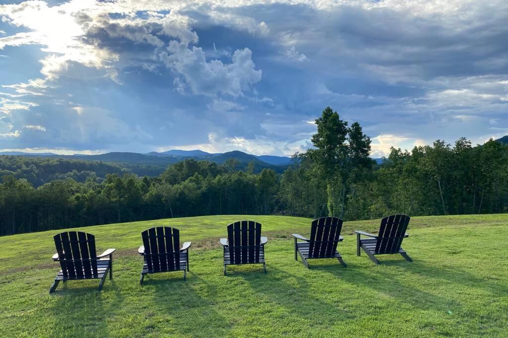 A Suite With A View + Wine Mount Airy Εξωτερικό φωτογραφία