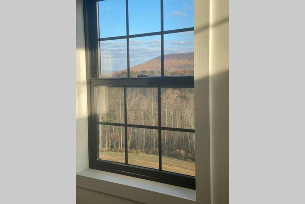 A Suite With A View + Wine Mount Airy Εξωτερικό φωτογραφία