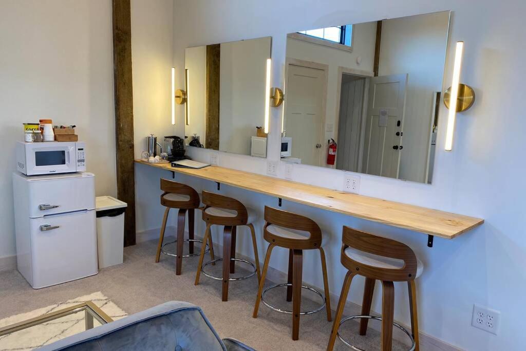 A Suite With A View + Wine Mount Airy Εξωτερικό φωτογραφία
