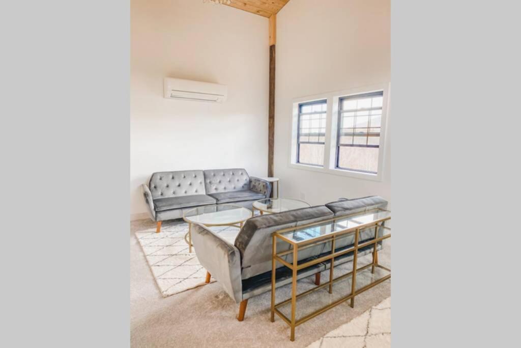 A Suite With A View + Wine Mount Airy Εξωτερικό φωτογραφία